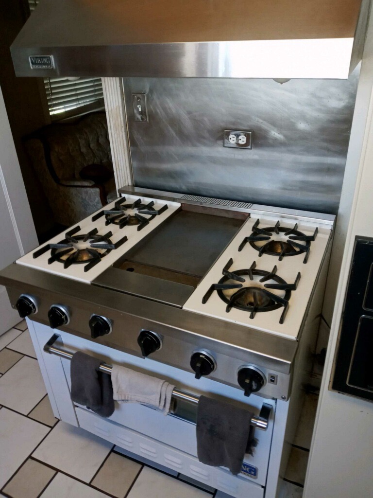 Gourmet kitchen Viking Oven at Alpha Omega Sober Living for men in Cherryland, HAyward, CA.